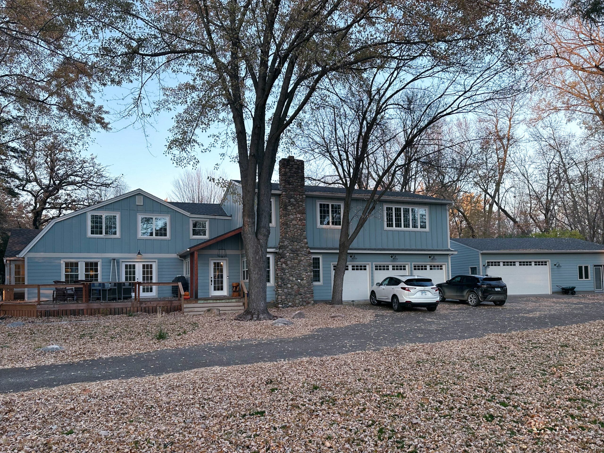 ScottSchwefelHouse-EditCurrent-AssumingGarageDoorIsWhite