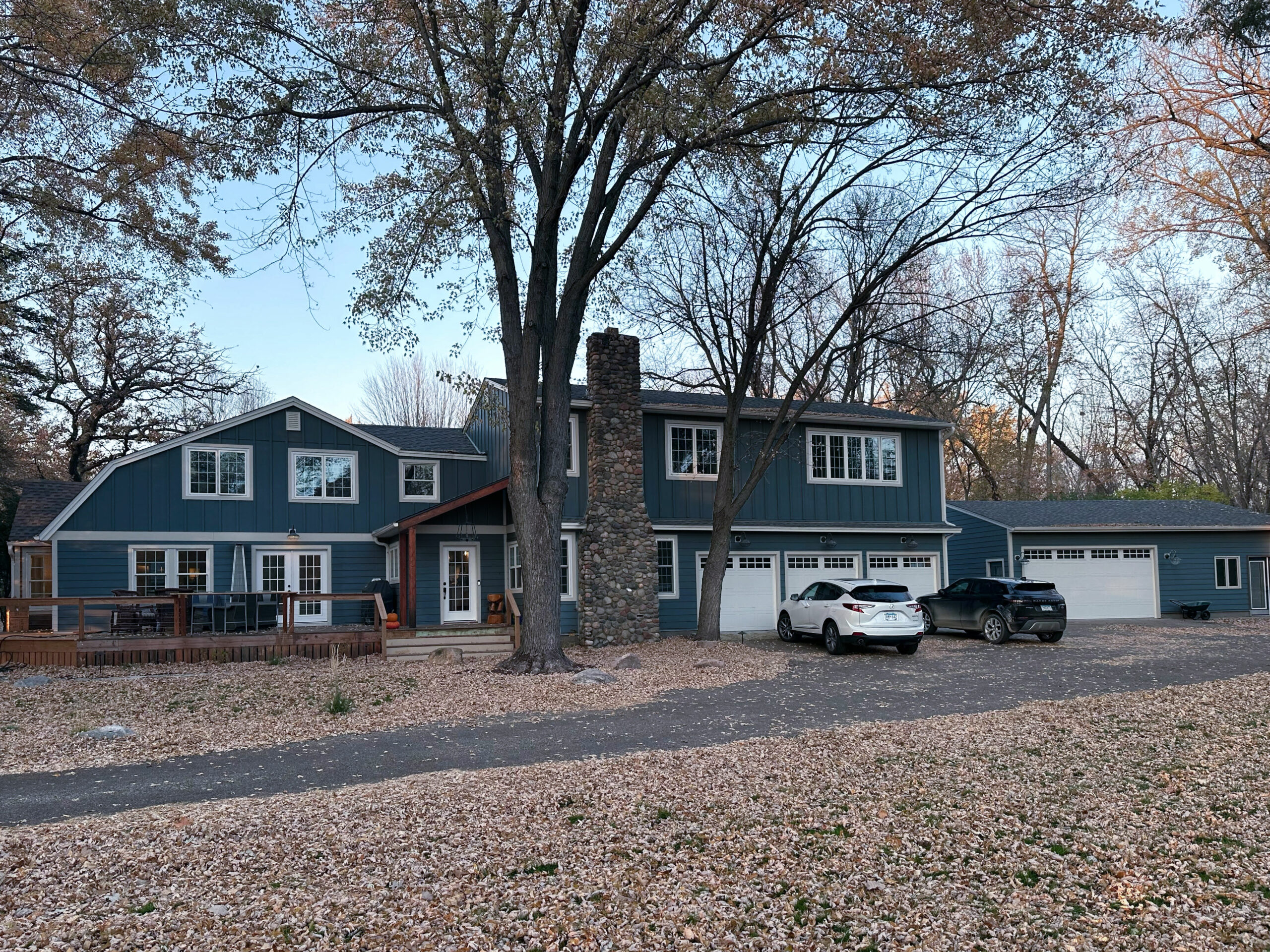 ScottSchwefelHouse-EditSidingDarkerBlue